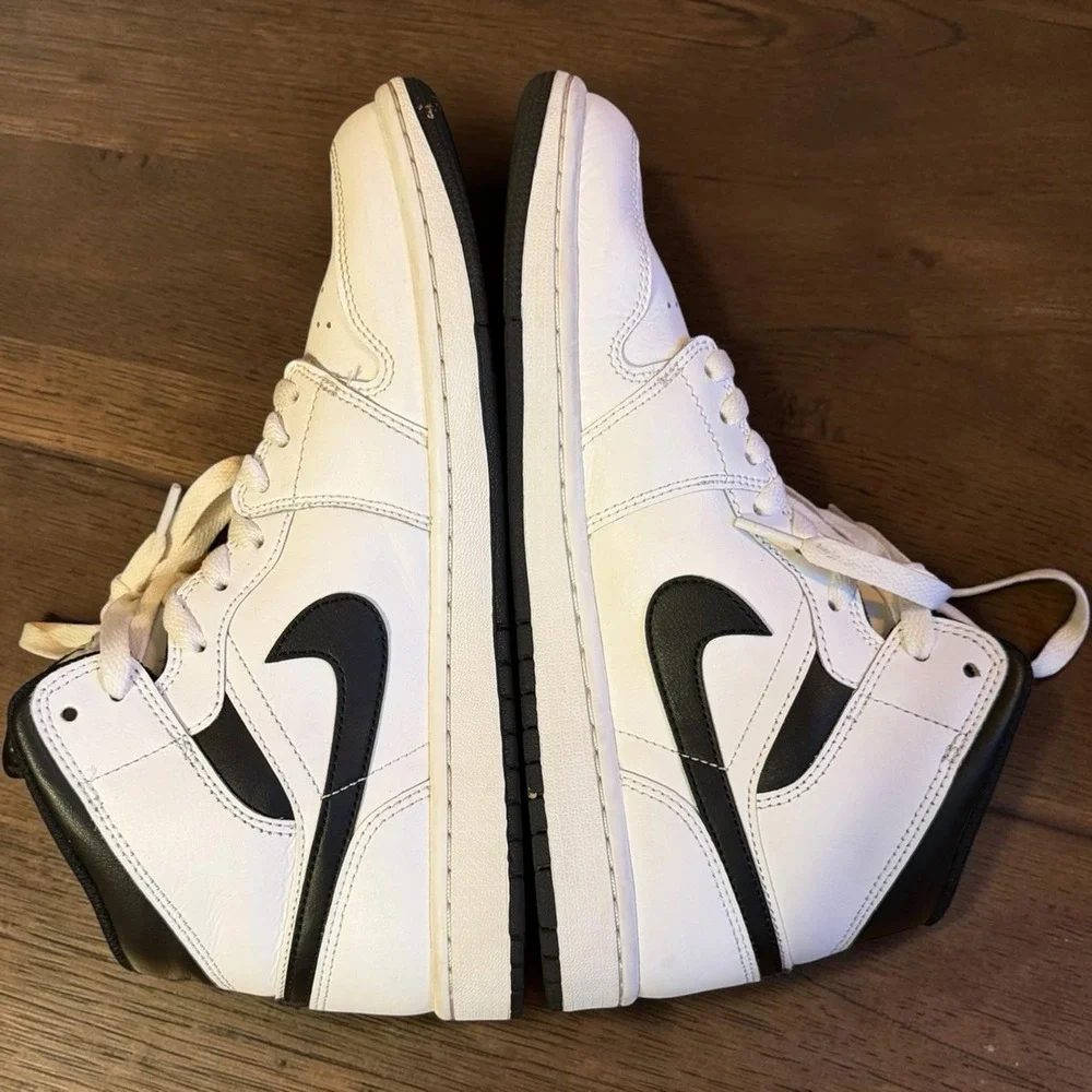 Nike Air Jordan 1 Mid Reverse Panda Mens 8.5 White Black DQ8426-132 Leather